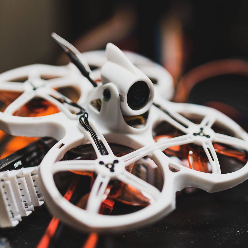 Emax Tinyhawk II 2 RTF FPV Rac - مراجعة Drone Battery Balance Charger وسعره